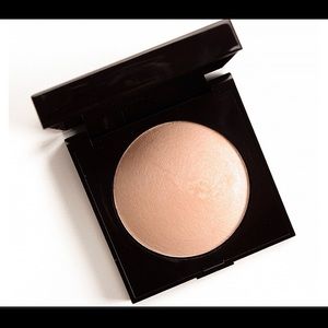 Laura Mercier Matte radiance baked powder